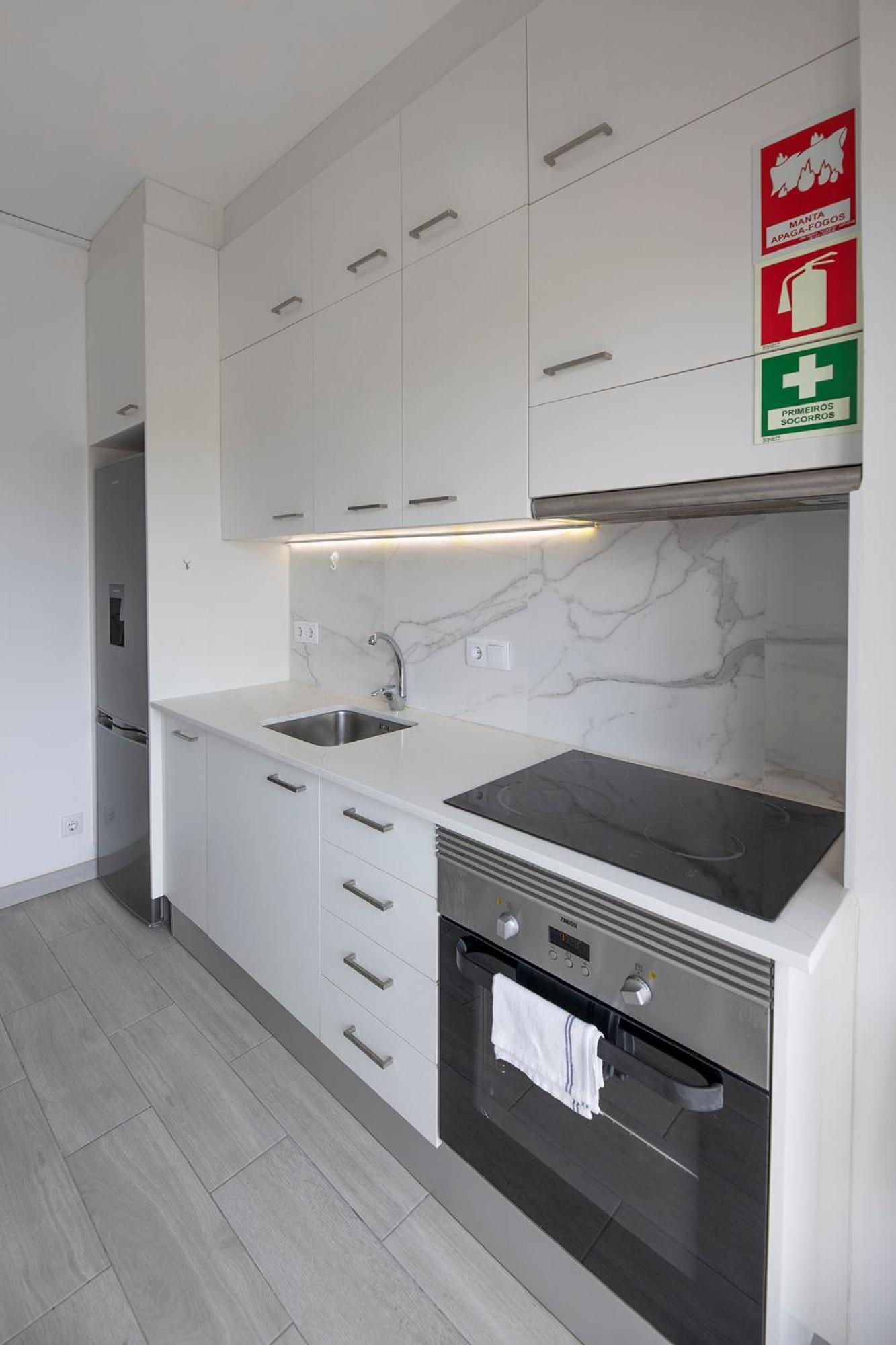 Flh Porto Spacious Apartment With Balcony Bagian luar foto
